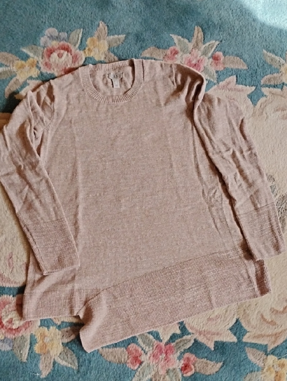 Lori Golstein - Logo Women’s Crewneck Lightweight Knit Sweater - Tan